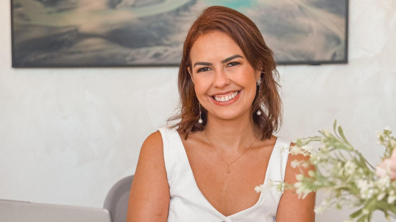 Descubra com a Dra. Thaline Neves quando o ultrassom deve ser realizado para investigar a saúde da vesícula biliar.